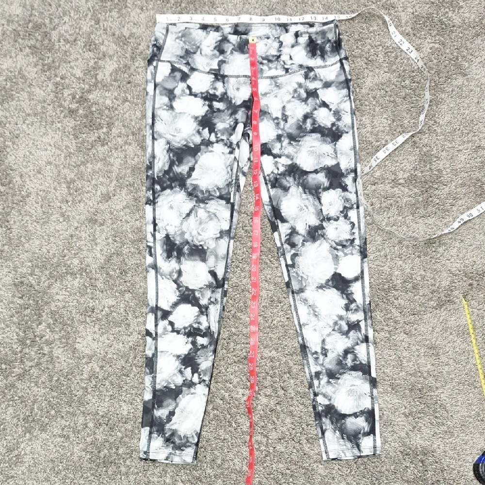Athleta Black and White Floral Leggings - Picture 6 of 6